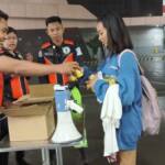 donated products to stranded passengers at Manila NOrth Harbor port last July 27 (2)